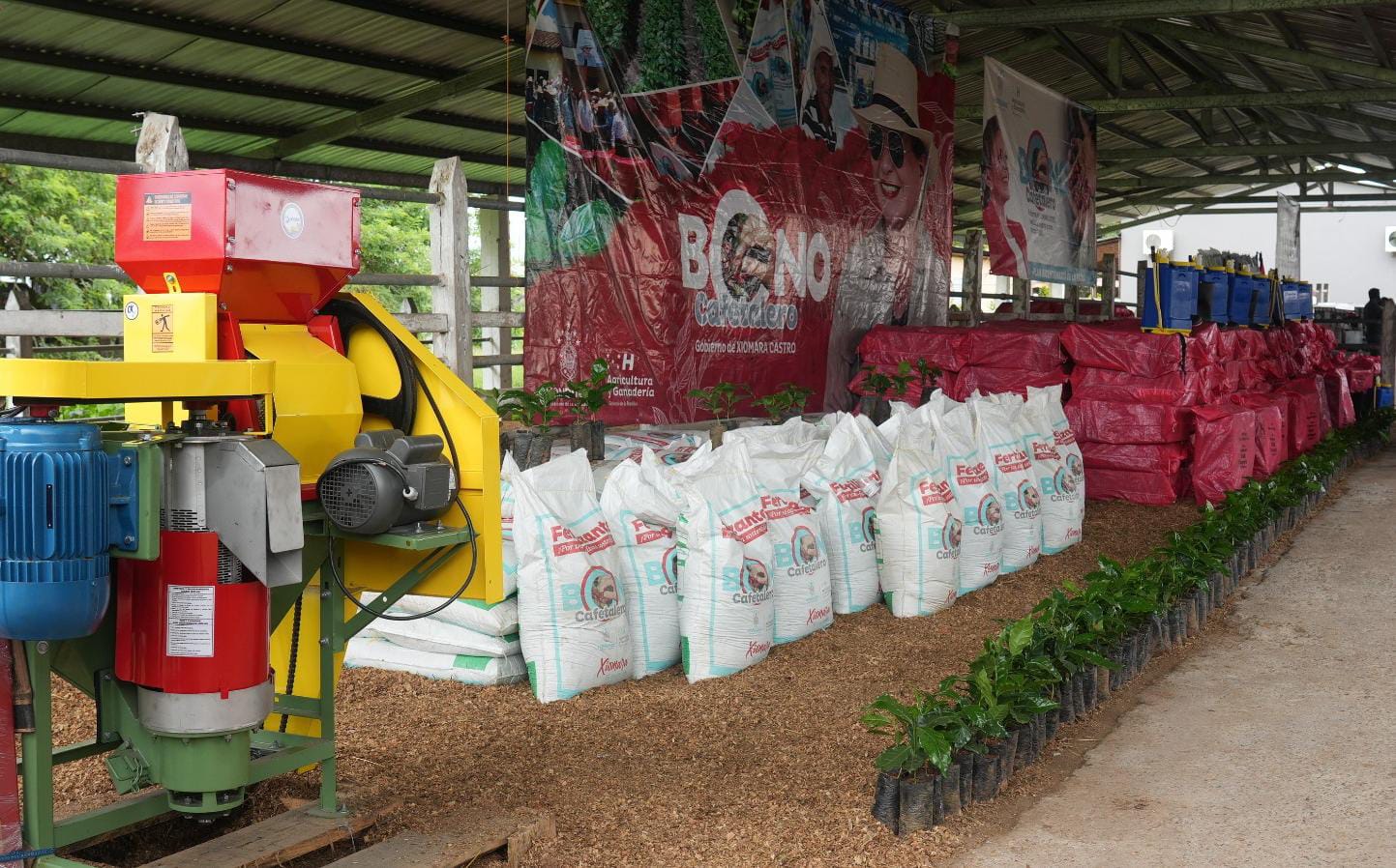 SAG entrega insumos agropecuarios beneficiando a más de 3,000 productores de Olancho